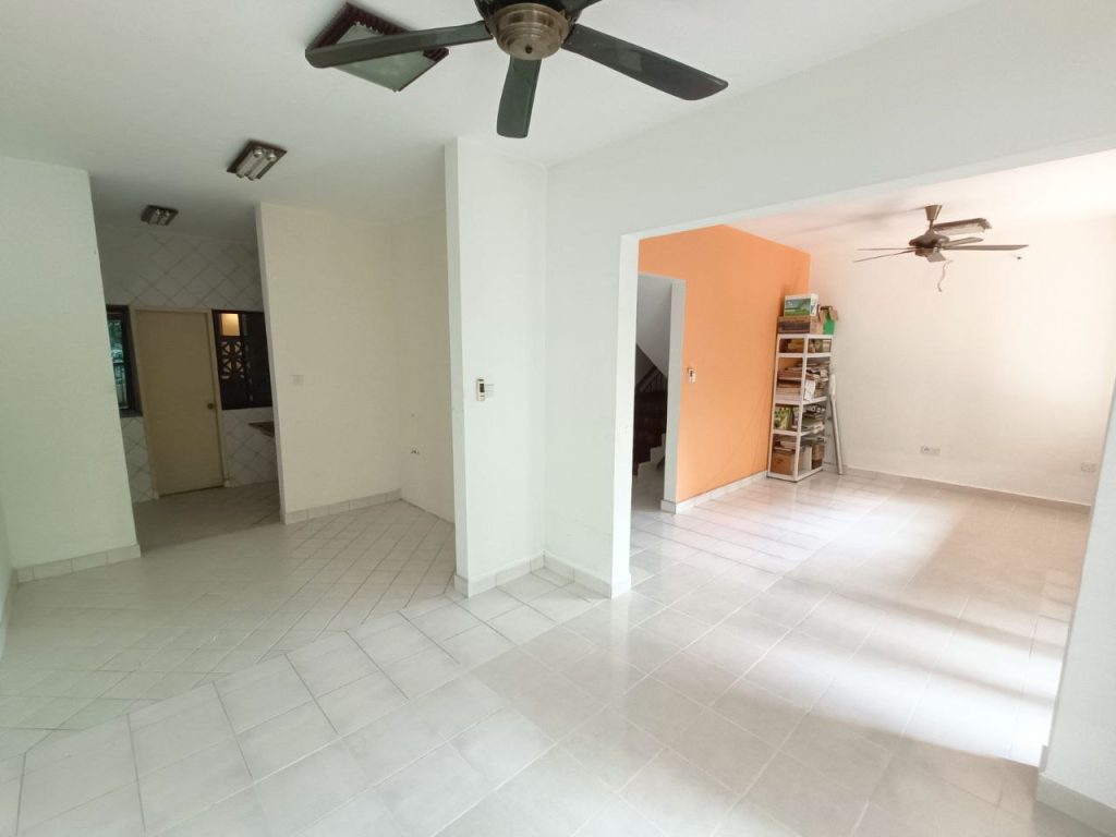 FOR SALE Armanee Condo (Duplex)