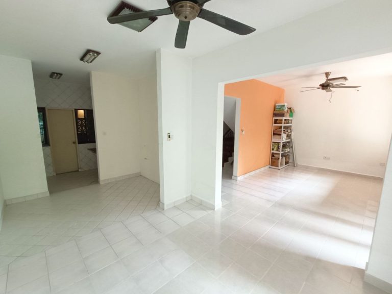 FOR SALE Armanee Condo (Duplex)