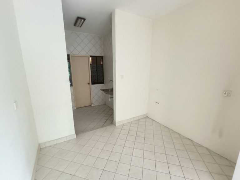 FOR SALE Armanee Condo (Duplex)