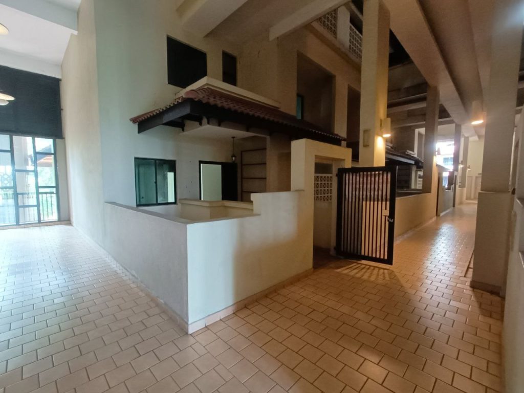 FOR SALE Armanee Condo (Duplex)