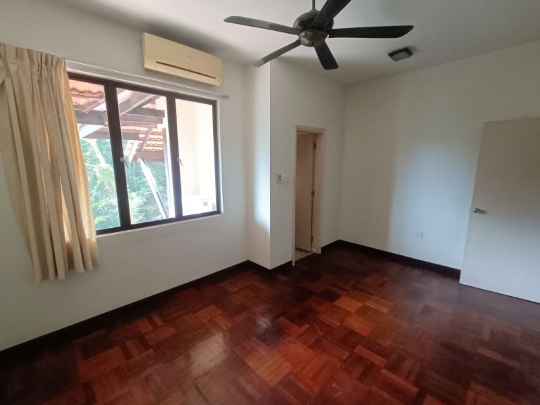 FOR SALE Armanee Condo (Duplex)