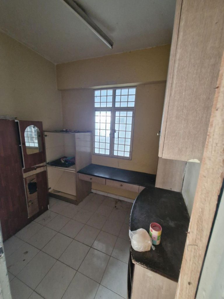 FOR SALE Tasik Heights Apartment Bandar Tasik Selatan, Kuala Lumpur, Low Level