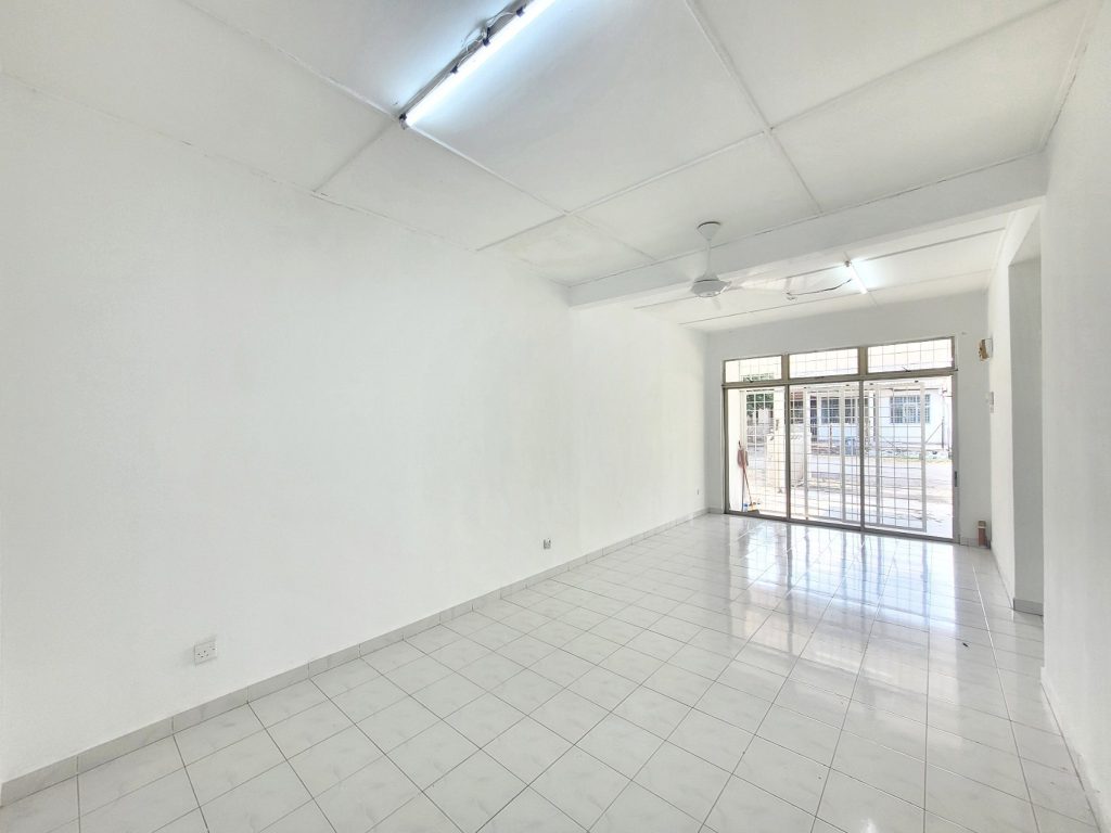 FOR SALE Single Storey Terrace @ Taman Desaria, Nilai – Refurbish