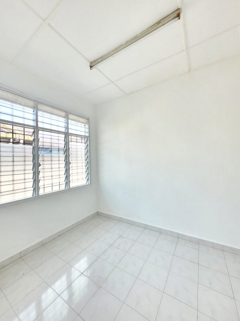 FOR SALE Single Storey Terrace @ Taman Desaria, Nilai – Refurbish