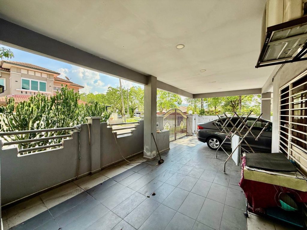 For Sale CORNER LOT Double Storey Semi D, Taman Garing Utama, Rawang