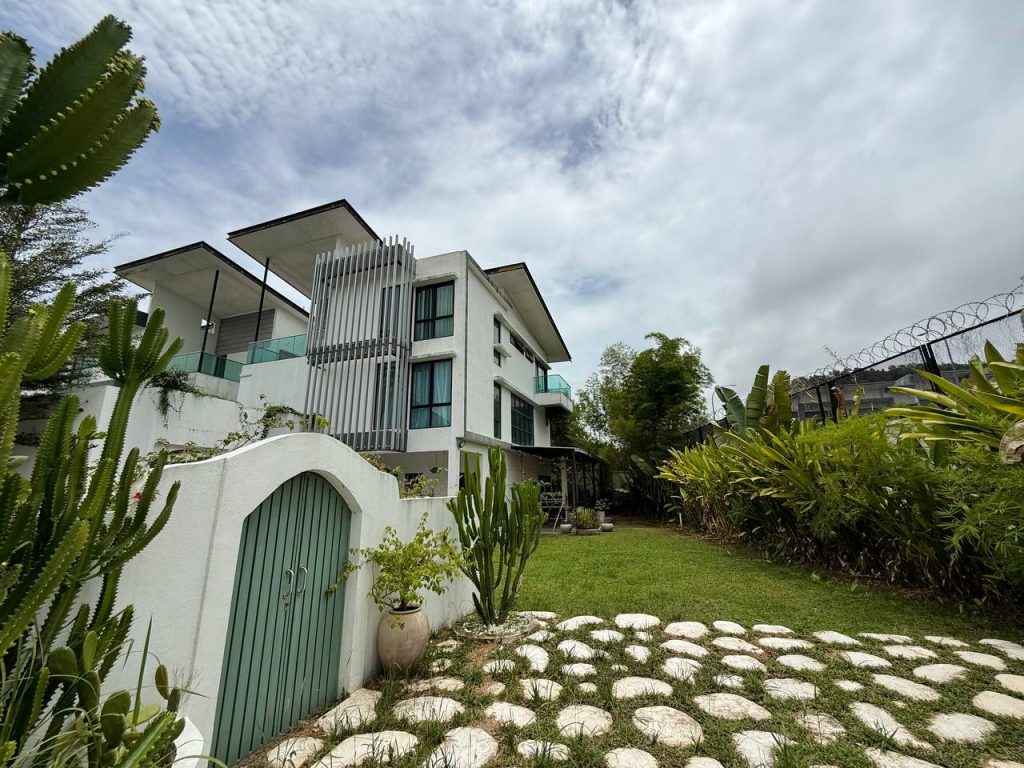 Beautiful Santorini-Themed Corner 3 Storey Semi-D Taman Villa Perdana, Kajang