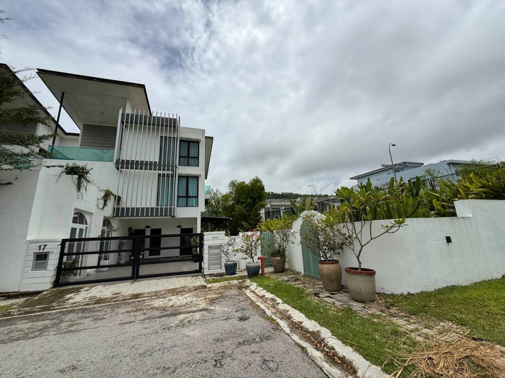 Beautiful Santorini-Themed Corner 3 Storey Semi-D Taman Villa Perdana, Kajang