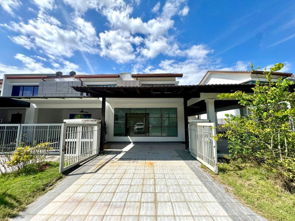 FOR SALE – End Lot | 2 Storey Terrace Taman Desa Budiman, Sungai Long, Kajang